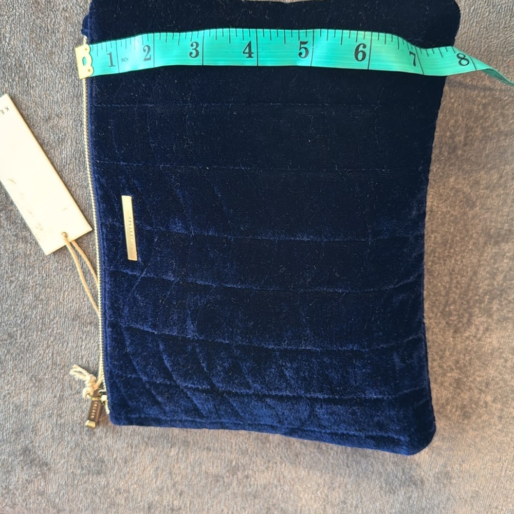 Kestrel- NWT  Navy Blue Velvet Quilted Pouch / Cosmetic Bag - Picture 7 of 10